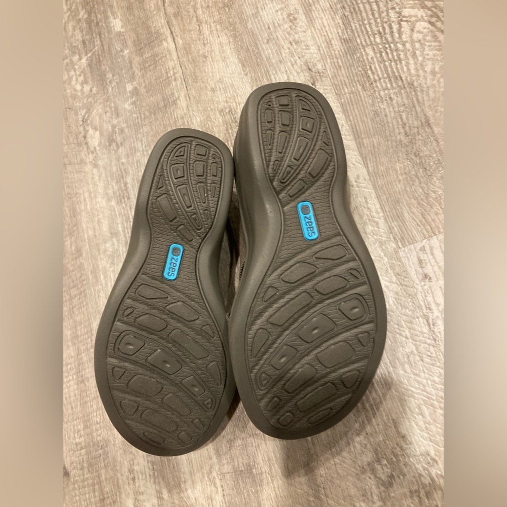 Bzees Desire slide on sandal New never worn - Picture 2 of 3